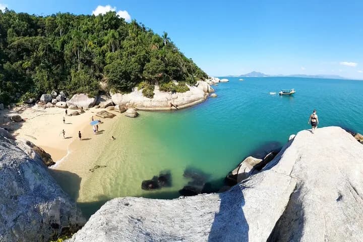 Praia do Cação · enseada preservada